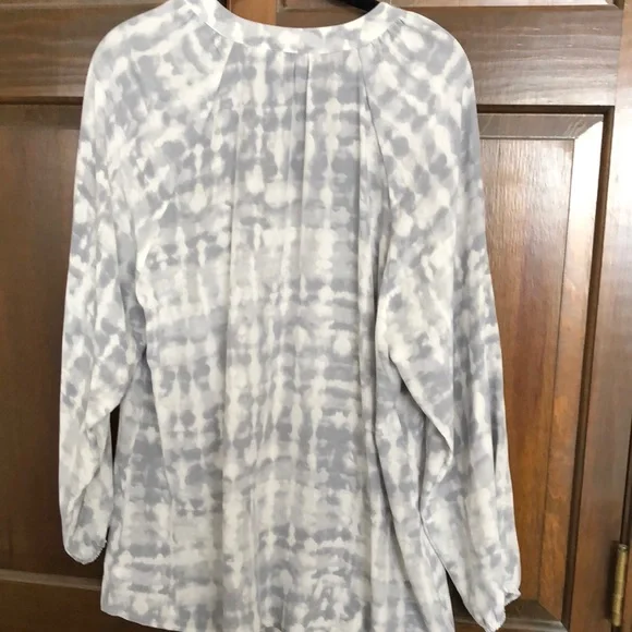 Max Studio Gray Silk Blouse with Textured Finish - Picture 3 of 6